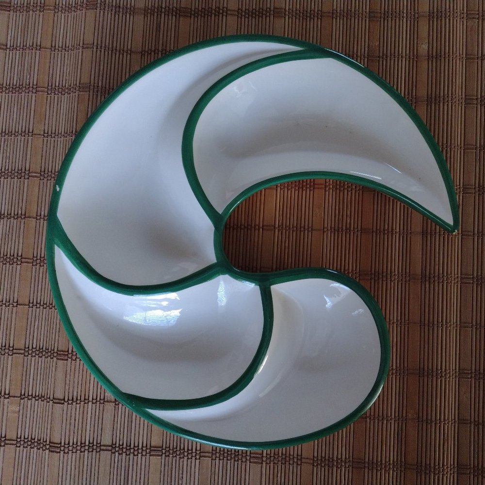 A perky ceramic party tray that wraps around an umbrella.